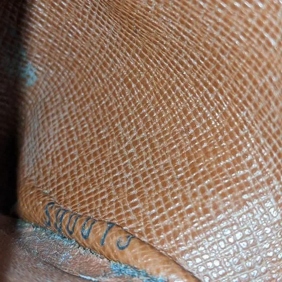 Louis Vuitton Monogram Key Holder/Wallet #1166💥PRICE DROP💥 - Picture 9 of 9